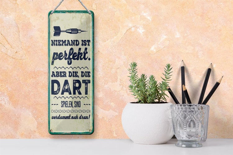Blechschild Spruch 10x27 cm Niemand ist perfekt. Aber die, die Dart spielen Dekoration