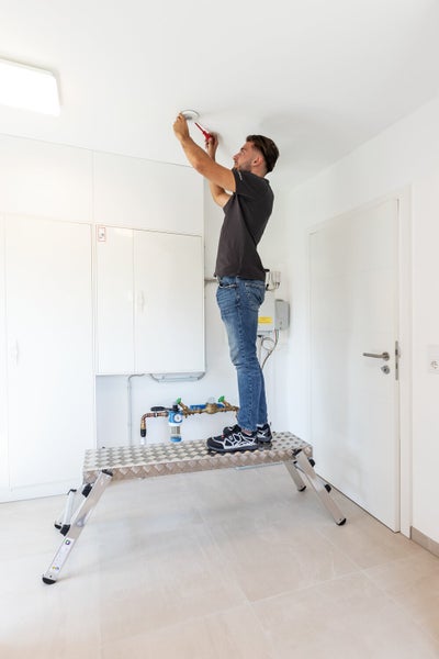 PROREGAL ML Arbeitsdiele Klappbar BxT 233x70cm Traglast 150kg Aluminium-Warzenblech Rutschfeste Kunststoffschuhe