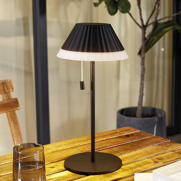 Lindby LED Ilvi (spritzwassergeschützt (Modern) in Schwarz aus Aluminium (1 flammig, ) Wohnzimmerleuchte