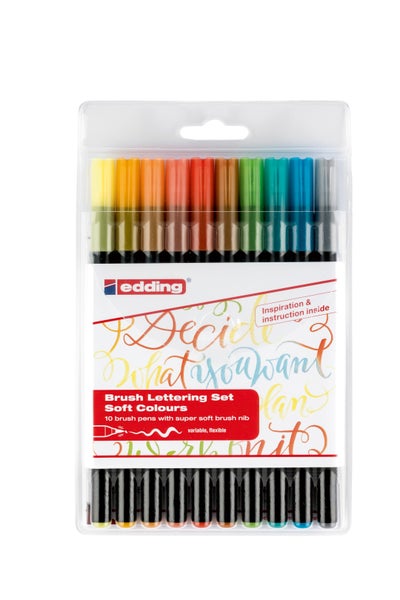 Edding Brush Lettering Set mit 10 Stiften in verschiedenen sanften Farben und flexiblen Pinselspitzen in Kunststoffverpackung.