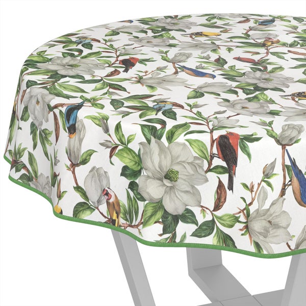 Runde Tischdecke mit Blumen- und Vogelmuster, Magnolienblüten, bunte Vögel und grüner Rand.