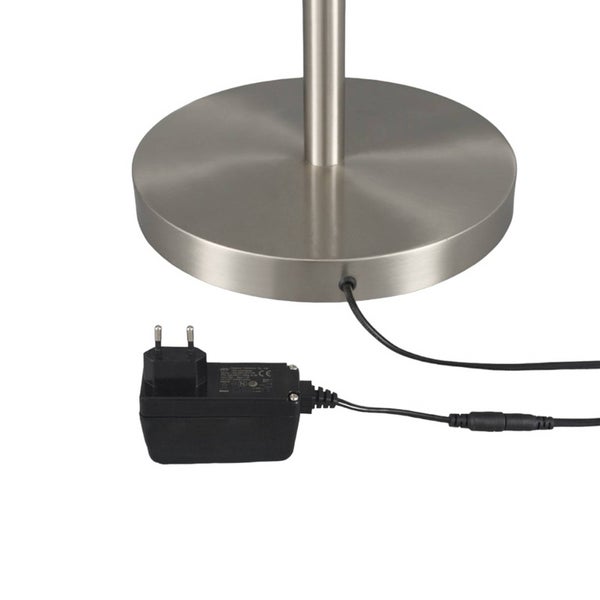 Runder Lampenfuß aus gebürstetem Metall mit schwarzem Kabel und Netzadapter.