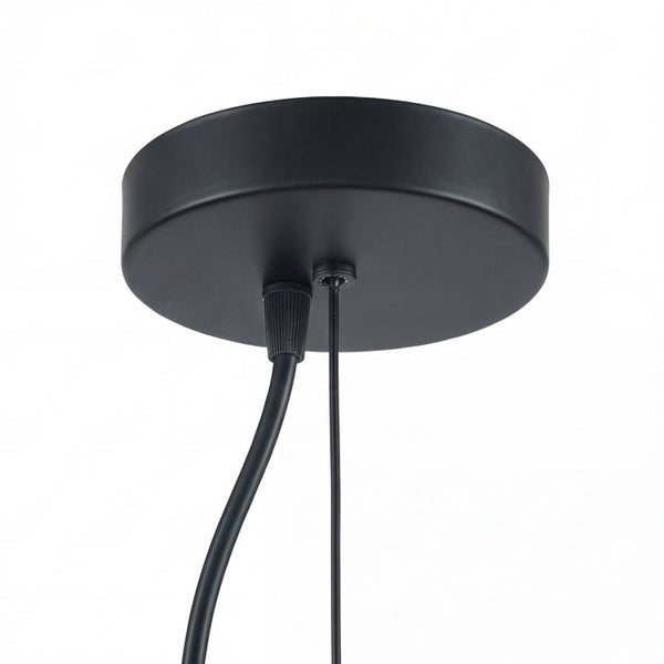 Schwarzer, runder Deckenbaldachin aus Metall für eine Pendelleuchte mit Stromkabel und Drahtseil.