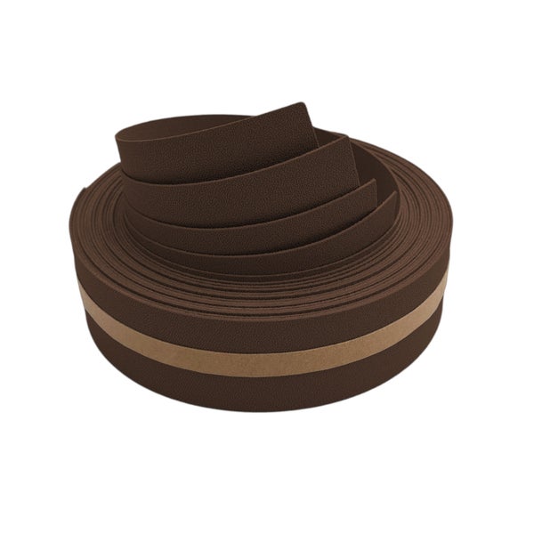 Eine Rolle braunes Kantenumleimerband