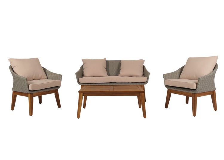 Garten-Lounge-Set aus grauem Geflecht und Holz mit einem Sofa, zwei Sesseln, einem Tisch und beigen Polstern.