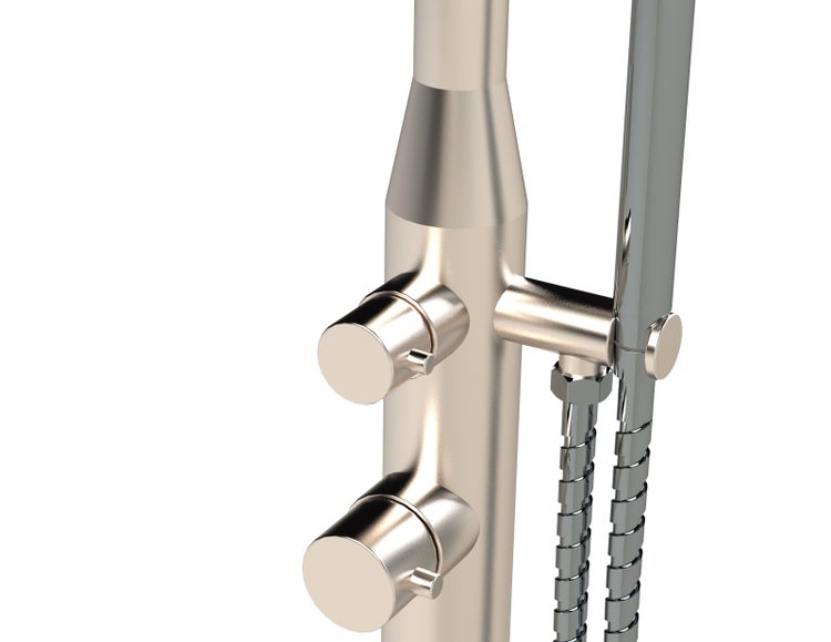 Nahaufnahme einer Duschsäule aus Metall mit zwei Drehreglern und einem Brausehalter.