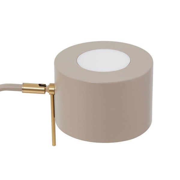 Tischleuchte mit rundem Lampenschirm und schmalem Standfuß