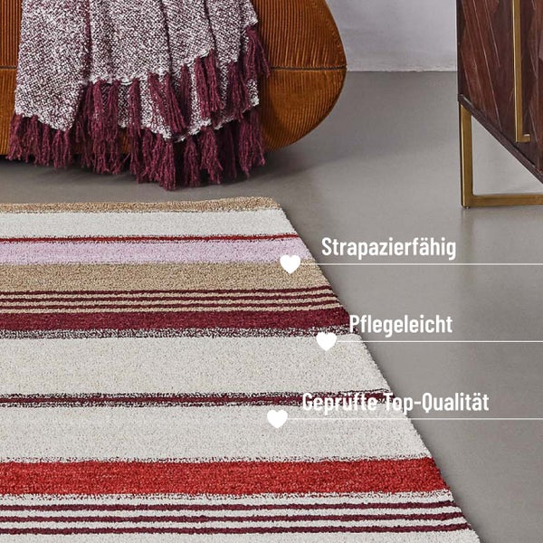 Gestreifter Teppich in einem Wohnzimmer, strapazierfähig, pflegeleicht und von geprüfter Top-Qualität.
