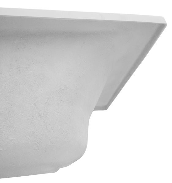 Unterseite einer Badewanne aus verstärktem Kunststoff mit sichtbarer Faserstruktur