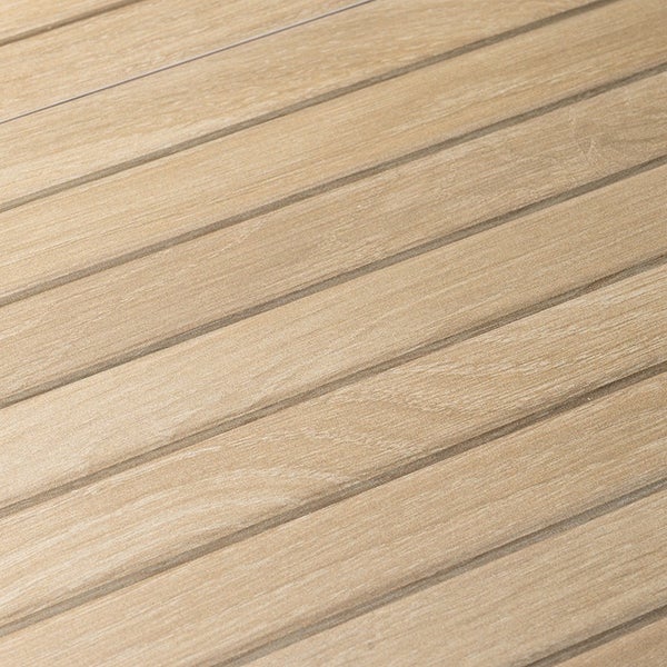 Holzdielen mit Rillenstruktur für Terrassenbodenbelag in Nahaufnahme