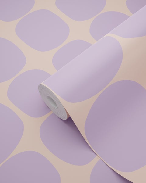 Vliestapete mit einem Muster aus großen, abgerundeten Quadraten in Lila und Beige.