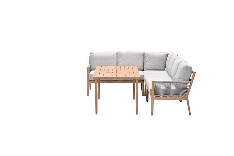 Garten-Lounge-Set aus Holz bestehend aus einem Ecksofa mit grauen Polstern und einem quadratischen Tisch.