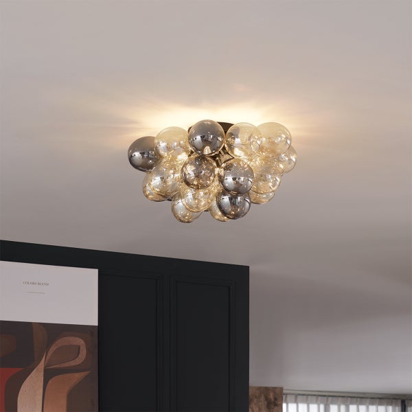 Deckenleuchte mit mehreren Glaskugeln im modernen Stil