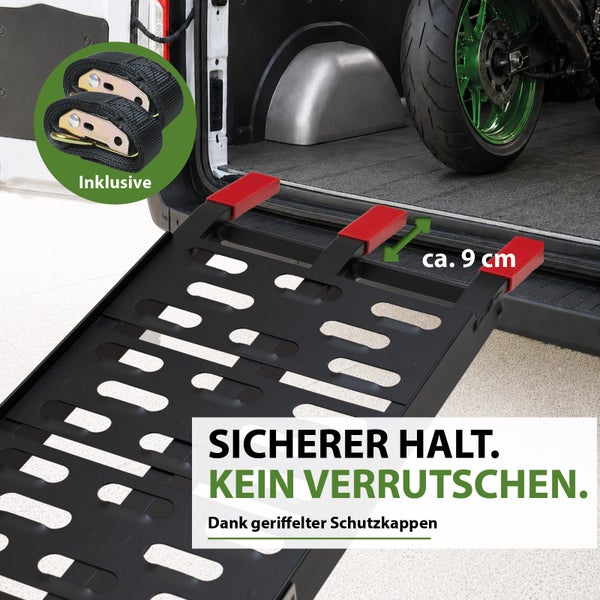 Schwarze Motorrad-Auffahrrampe aus Metall mit perforierter Oberfläche, roten geriffelten Schutzkappen und zwei schwarzen Spanngurten inklusive.