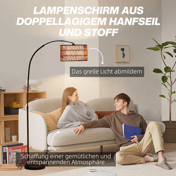Stehleuchte mit Lampenschirm aus Hanfseil und Stoff in einem Wohnzimmer