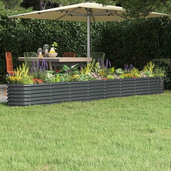 Gartenzaun mit grauen Elementen und Metallpfosten