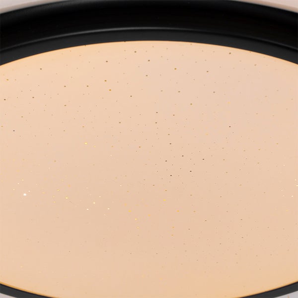 Deckenleuchte mit goldenen Akzenten