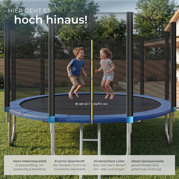Trampolin im Garten mit Sicherheitsnetz und Leiter, zwei Kinder springen auf der Sprungmatte mit tectake Logo.