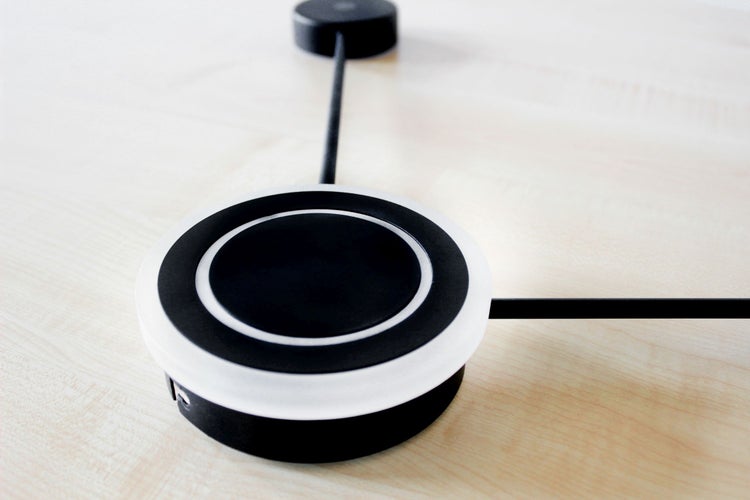 Kreisförmiges LED Modul eines modularen Beleuchtungssystems in Schwarz und Weiß.