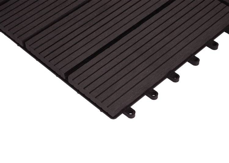 WPC-Terrassenfliese in Anthrazit mit geriffelter Oberfläche und Klicksystem.