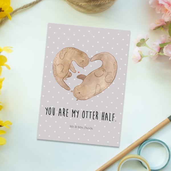 Mr. & Mrs. Panda Postkarte Otter Herz - Grau Pastell