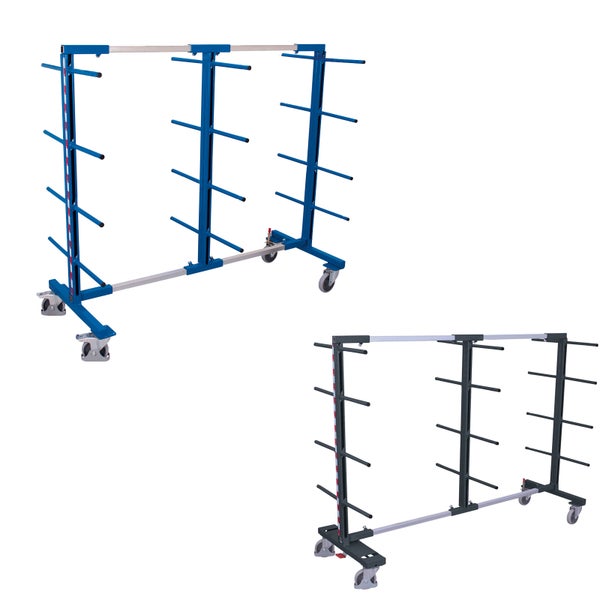 Mobiles Kragarmregal für Langgut mit drei vertikalen Ständern und auskragenden Armen auf Transportrollen.