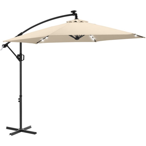 Ampelschirm mit Beleuchtung, quadratisch, beige, schwarzes Metallgestell mit Kurbel und Standkreuz.