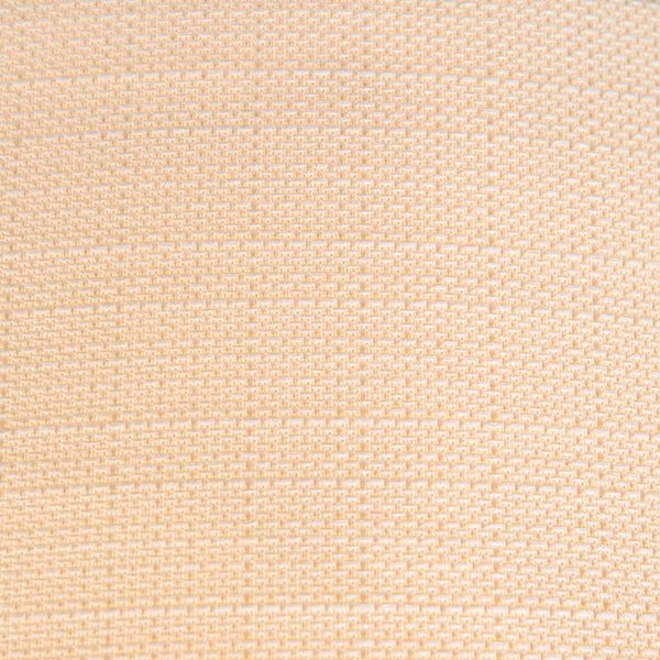 Nahaufnahme eines beigen gewebten Stoffes mit feiner Struktur.