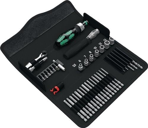 Wera Werkzeug-Set Kraftform Kompakt in Textiltasche mit Bits, Nüssen, Knarre, Schraubendreher-Handgriffen und Metallbohrern.