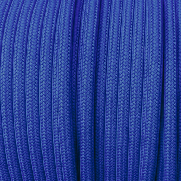 Nahaufnahme eines Elektrokabels mit Textilummantelung