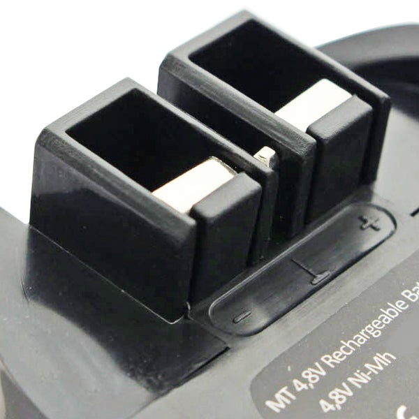 Wondermake Logo. Katzentoilettenschrank mit mehreren Regalen