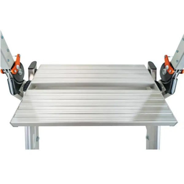 Aluminium-Arbeitsplattform für Leitern mit geriffelter Oberfläche und orangefarbenen Verriegelungen.