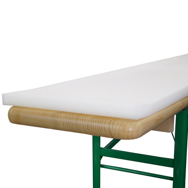 Detailansicht eines Bierbankpolsters auf einer Festzeltbank