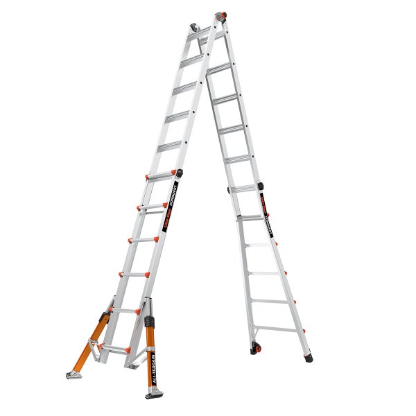 Little Giant Conquest All-Terrain Mehrzweckleiter aus Aluminium in A-Form aufgestellt