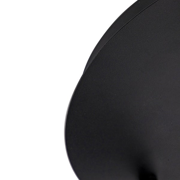 Detailansicht einer runden Deckenleuchte