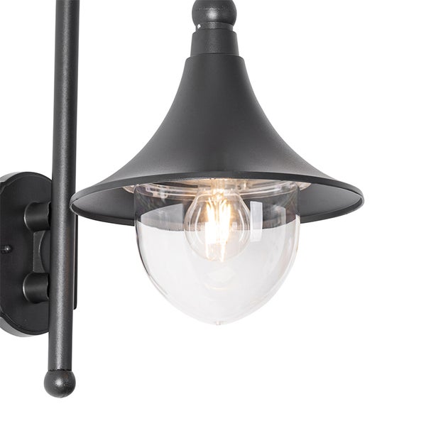 Schwarze Außenwandleuchte mit glockenförmigem Metallschirm und klarem Glasdiffusor, klassisches Design.