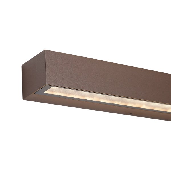 Rechteckige LED-Wandleuchte aus Metall mit nach unten gerichteter Lichtquelle.