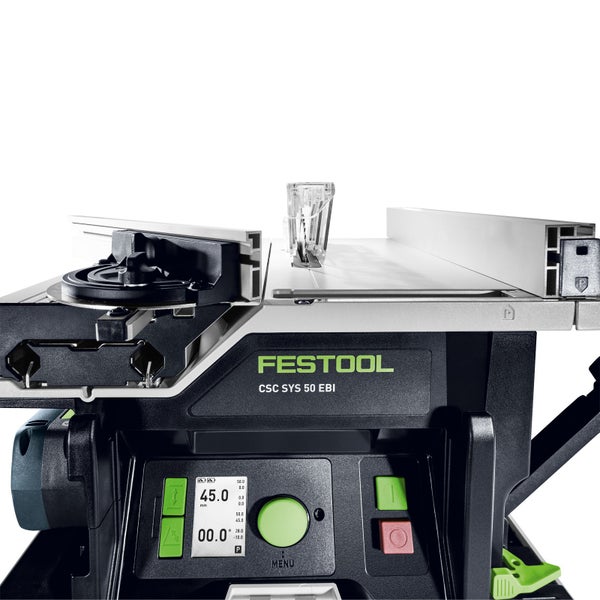 Akku-Tischkreissäge Festool CSC SYS 50 EBI mit digitalem Display für Höhe und Winkel sowie Parallelanschlag. Festool Logo.