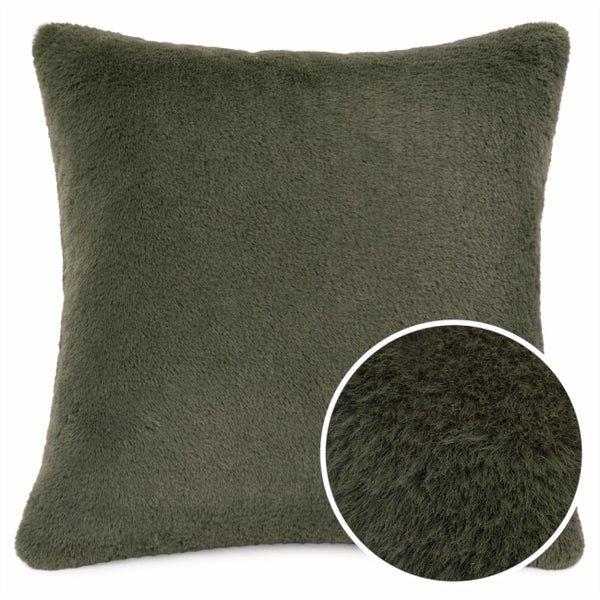 Quadratisches Dekokissen aus flauschigem Kunstfell in Dunkelgrün mit Detailansicht der Textur.