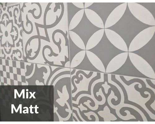 Fliesen mit unterschiedlichen Mustern und matter Oberfläche