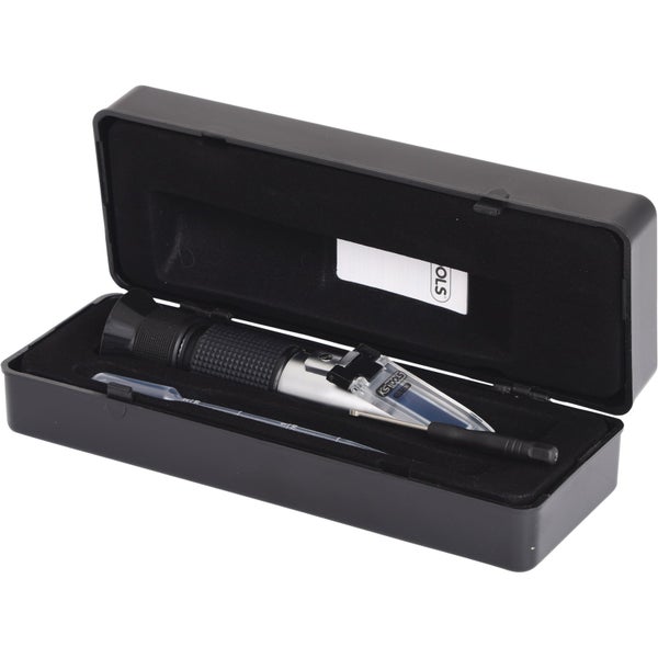 Refraktometer im schwarzen Koffer mit Pipette und Schraubendreher