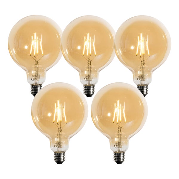 Fünf LED-Filament-Leuchtmittel in Globe-Form mit goldenem Glas und E27-Sockel.