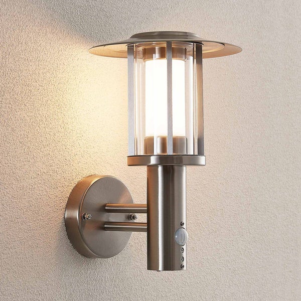 Lindby LED Wandleuchte außen Gregory mit Bewegungsmelder (spritzwassergeschützt (Modern) in Alu aus Edelstahl (1 flammig, ) - Wandlampe für Außenwand/Hauswand Haus Terrasse und Balkon