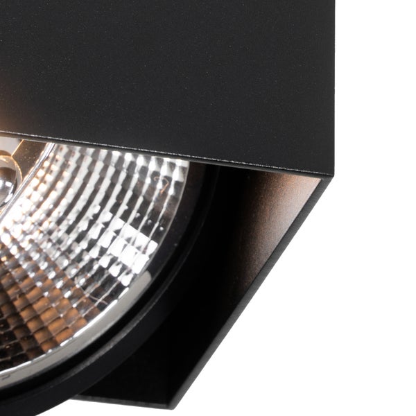 Detailaufnahme einer schwarzen Deckenleuchte