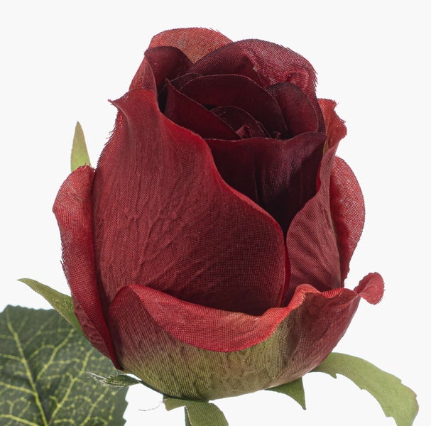 Künstliche Rose aus Textil mit dunkelroten Blütenblättern und grünen Blättern.