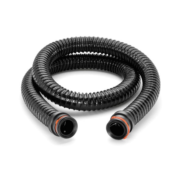 Schwarzer, geriffelter Staubsaugerschlauch mit Anschlussstücken an beiden Enden.