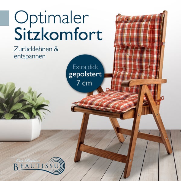 Beautissu Hochlehner-Gartenstuhlauflage mit 7 Zentimeter dicker Polsterung und Kopfpolster auf einem Holzstuhl. Beautissu Logo.
