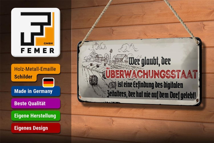 Blechschild Spruch 27x10cm Überwachungsstaat Dorf Dekoration