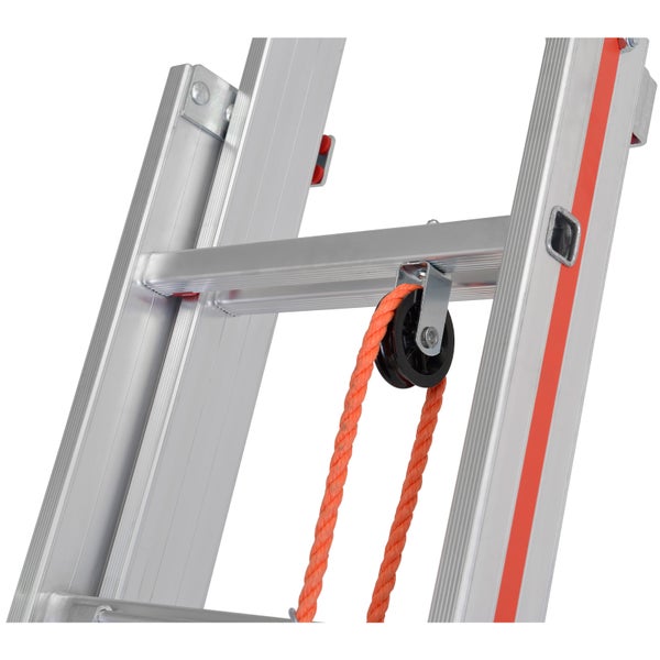 Detail einer Aluminiumleiter mit Seilzug