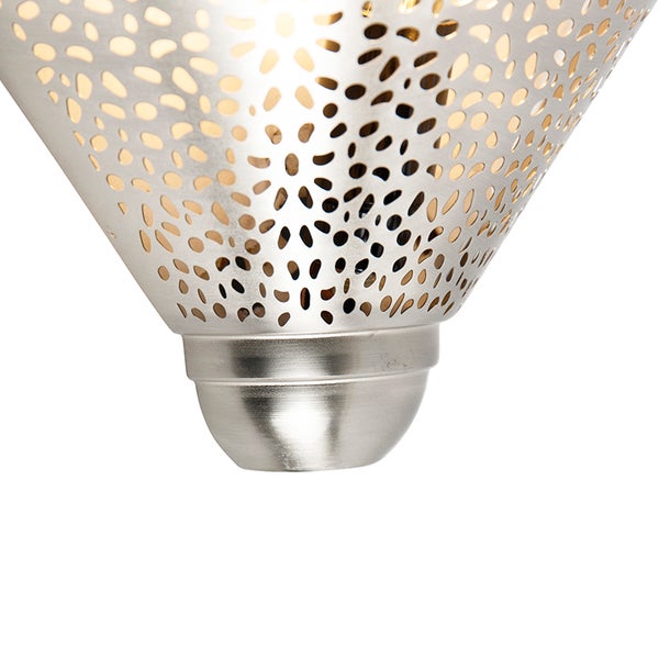 Detailansicht einer perforierten Metalllampe